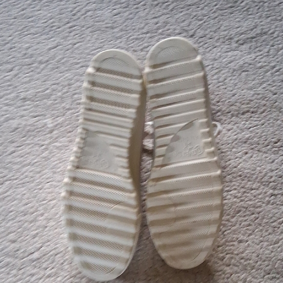 Converse High-Top Sneakers in Beige and White - Picture 5 of 5